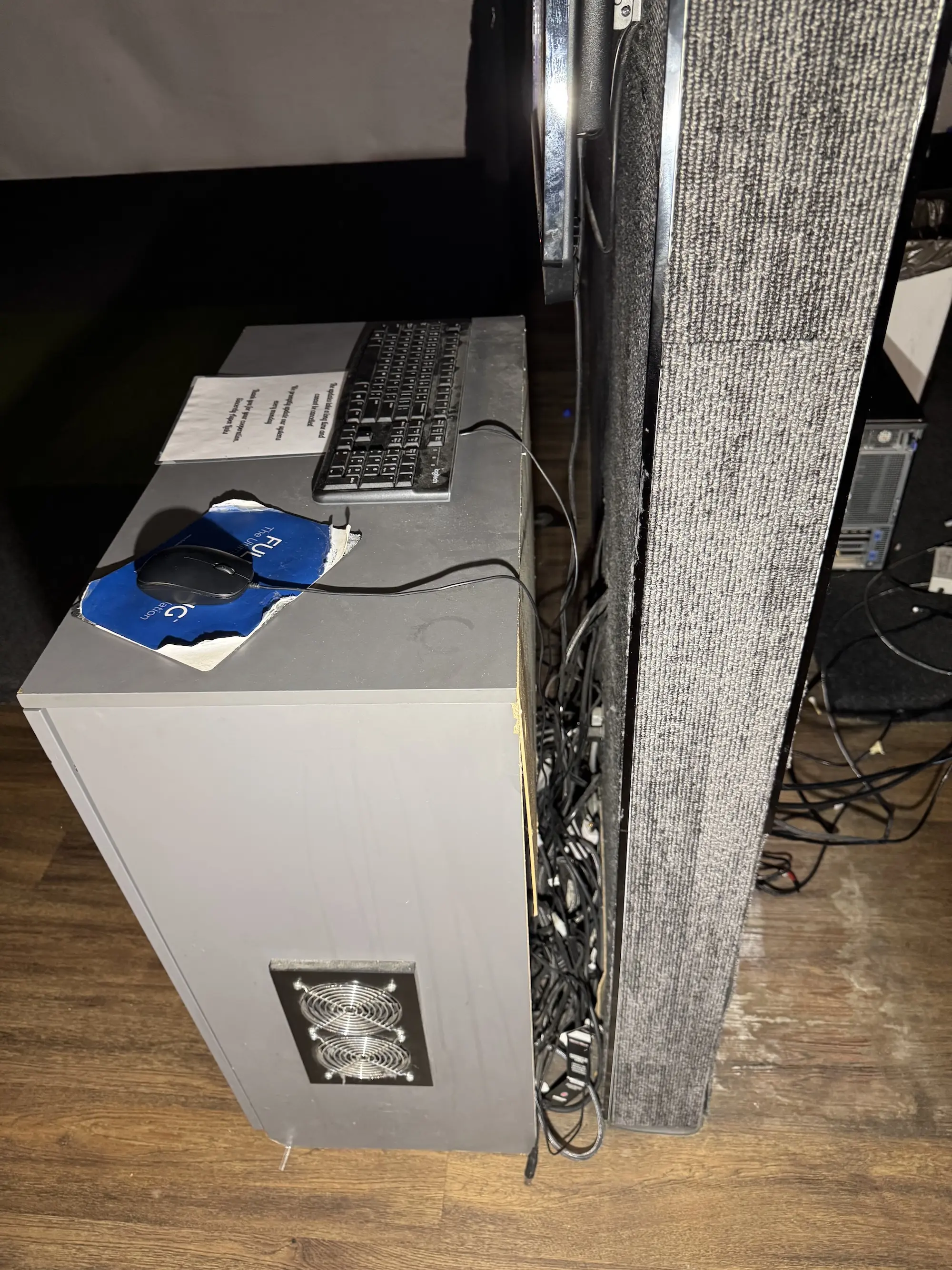 Golf simulator hardware layout