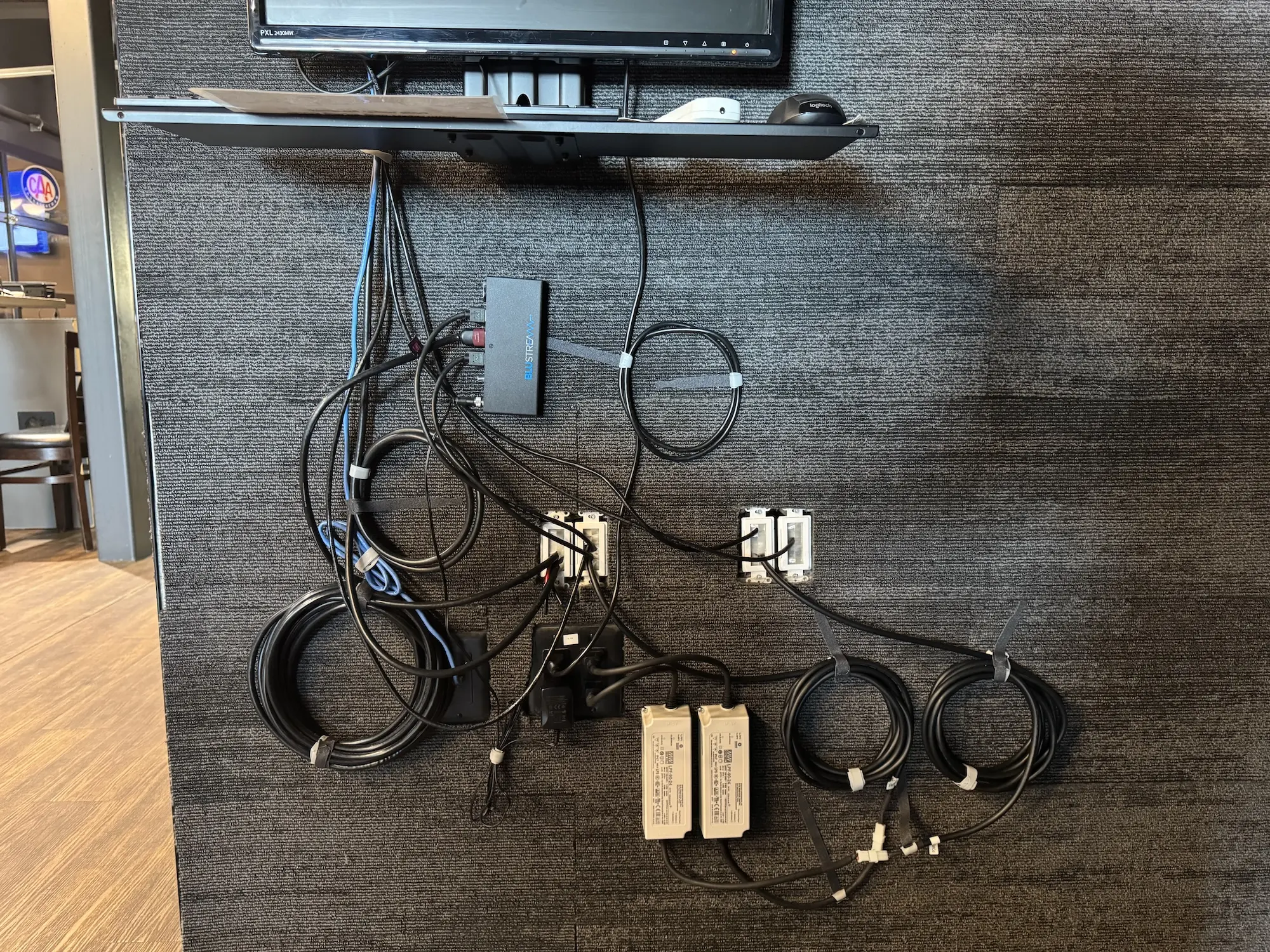 Golf simulator computer and monitor setup