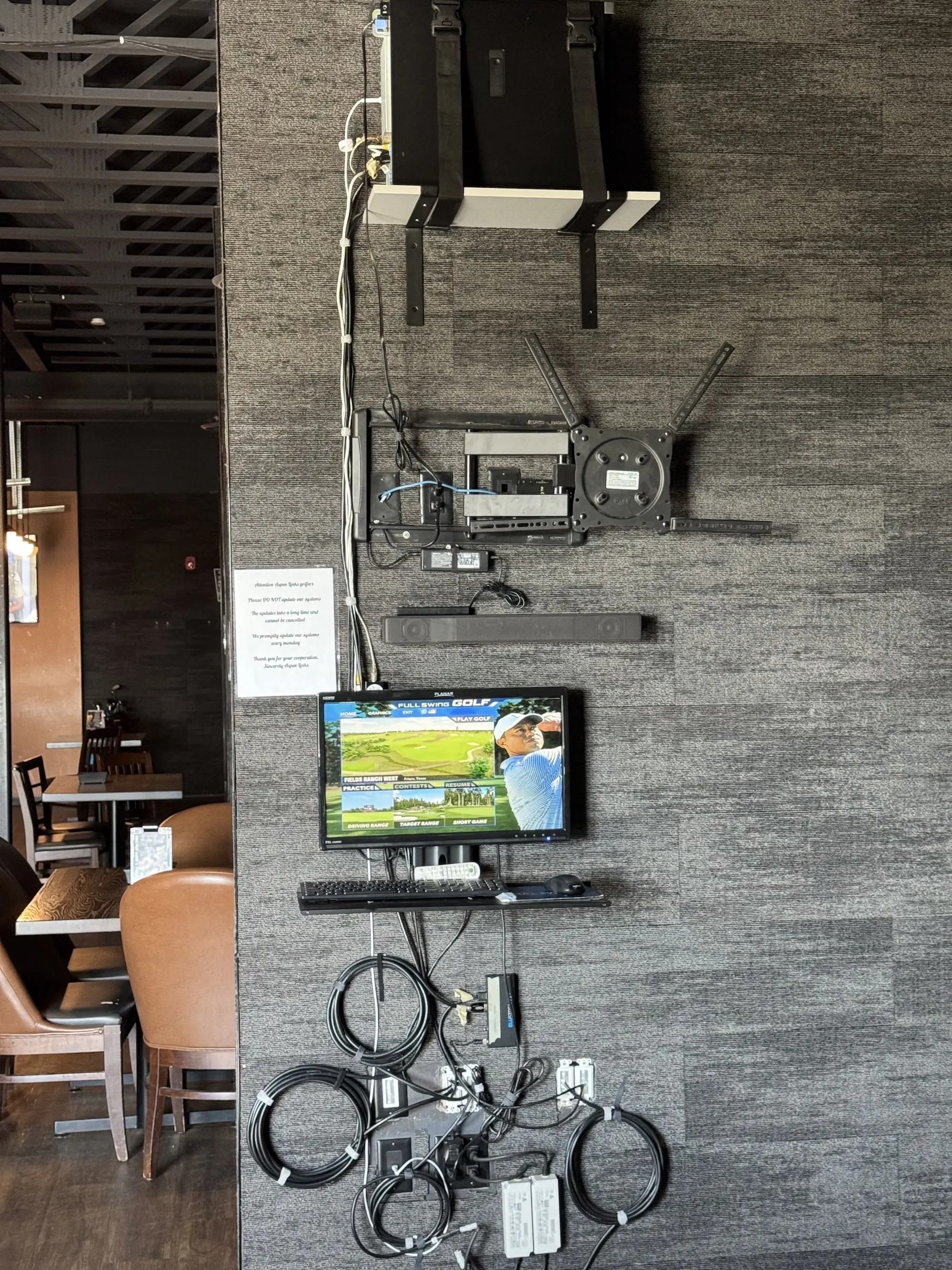 Golf simulator computer and monitor setup